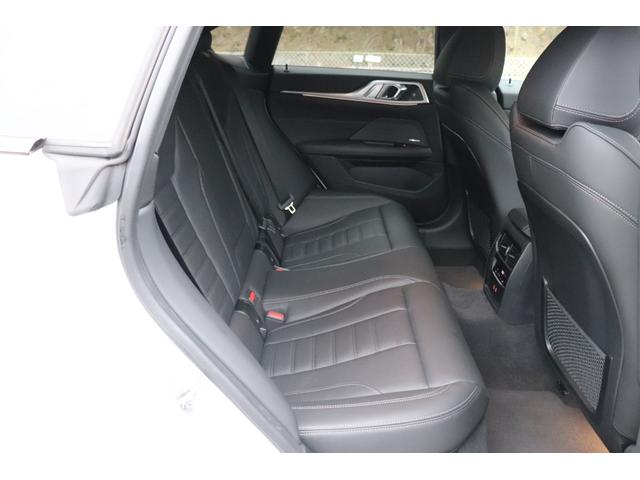 ４シリーズ Ｍ４４０ｉ　ｘＤｒｉｖｅグランクーペ　２年間保証付　カーブドディスプレイ　黒革シート　シートヒーター　アダプティブＭサスペンション　フルセグＴＶ　Ｈａｒｍａｎ／Ｋａｒｄｏｎ　レーザーライト　全方位カメラ　ワイヤレス充電　ＡＣＣ　ＨＵＤ（28枚目）