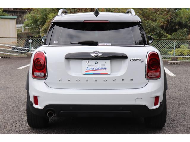 ＭＩＮＩ クーパーＤ　クロスオーバー　オール４　２年間保証付　ワンオーナー　ペッパーＰＫＧ　ＬＥＤヘッドライト　前席シートヒーター　純正ＨＤＤナビ　バックカメラ　リアＰＤＣ　ＡＣＣ　パワーバックドア　ミラー型ＥＴＣ　コンフォートアクセス　ドラレコ（8枚目）