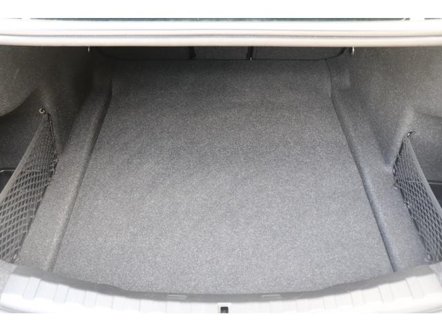 トランクも綺麗で広々