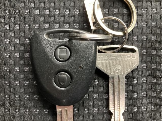 ハイゼットカーゴ DX SAIII 社外ナビ フルセグTV CD/DVD再生 バックカメラ ETC ブルートゥース接続 キーレスエントリー スマートアシスト 積載量350kg マニュアルエアコン 社外12AW(18枚目)