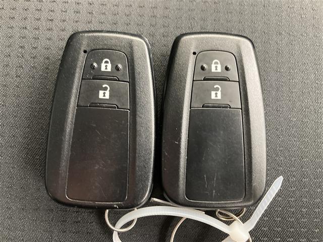 プリウス ＳセーフティプラスＩＩ　トヨタセーフティセンス　純正ナビ　フルセグＴＶ　パノラミックビューモニター　ＢＳＭ　コムテック製ドライブレコーダー　レーダークルーズコントロール　ナノイーエアコン　ＬＥＤヘッドライト　ＡＣ１００Ｖ電源（13枚目）