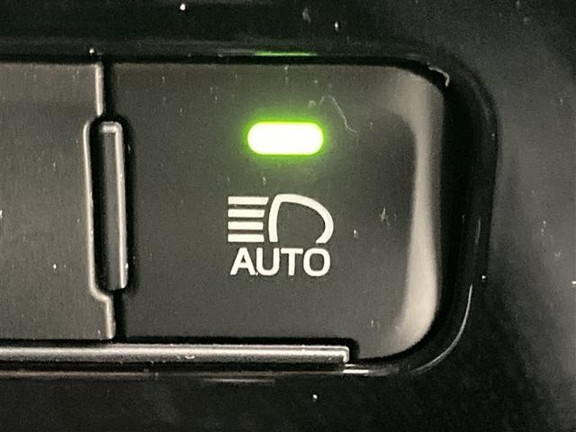 プリウス ＳセーフティプラスＩＩ　トヨタセーフティセンス　純正ナビ　フルセグＴＶ　パノラミックビューモニター　ＢＳＭ　コムテック製ドライブレコーダー　レーダークルーズコントロール　ナノイーエアコン　ＬＥＤヘッドライト　ＡＣ１００Ｖ電源（18枚目）