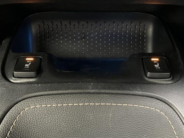 カローラツーリング ハイブリッド　ダブルバイビー　９インチディスプレイオーディオナビ　バックモニター　ＢＳＭ　シートヒーター　ステアリングヒーター　ＥＴＣ２．０　　ＬＥＤヘッドライト　　トヨタセーフティセンス　純正１７ＡＷ　ブルートゥース接続（16枚目）