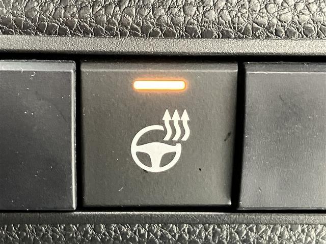 カローラツーリング ハイブリッド　ダブルバイビー　９インチディスプレイオーディオナビ　バックモニター　ＢＳＭ　シートヒーター　ステアリングヒーター　ＥＴＣ２．０　　ＬＥＤヘッドライト　　トヨタセーフティセンス　純正１７ＡＷ　ブルートゥース接続（19枚目）