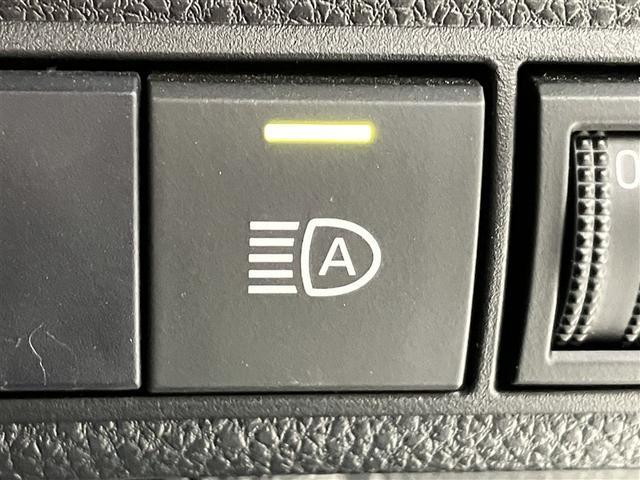 カローラツーリング ハイブリッド　ダブルバイビー　９インチディスプレイオーディオナビ　バックモニター　ＢＳＭ　シートヒーター　ステアリングヒーター　ＥＴＣ２．０　　ＬＥＤヘッドライト　　トヨタセーフティセンス　純正１７ＡＷ　ブルートゥース接続（20枚目）