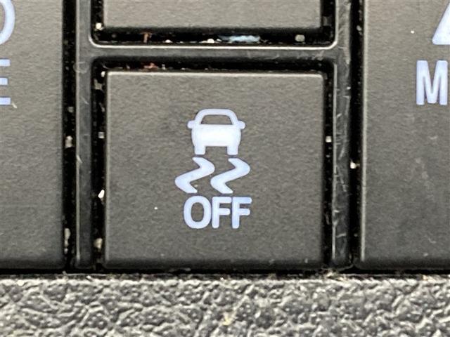 カローラフィールダー ハイブリッド　社外ナビ　バックモニター　ＥＴＣ　ナノイーエアコン　電動格納ミラー　レーンキープアシスト　ＣＤ・ＤＶＤ再生　ブルートゥース　ＥＴＣ　トヨタセーフティセンス　キーレスエントリー　アイドリングストップ（13枚目）