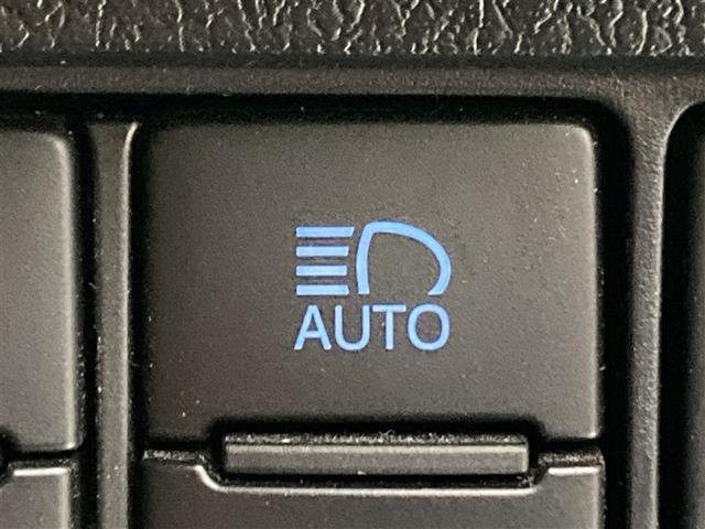 カローラフィールダー ハイブリッド　社外ナビ　バックモニター　ＥＴＣ　ナノイーエアコン　電動格納ミラー　レーンキープアシスト　ＣＤ・ＤＶＤ再生　ブルートゥース　ＥＴＣ　トヨタセーフティセンス　キーレスエントリー　アイドリングストップ（17枚目）