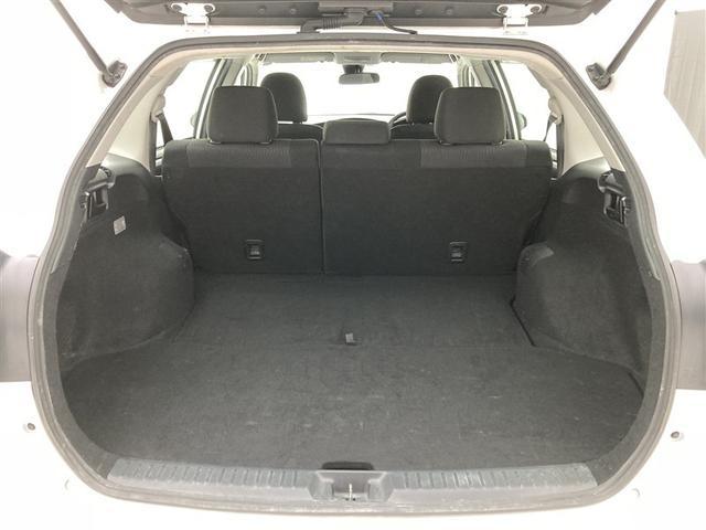 カローラフィールダー ハイブリッド　社外ナビ　バックモニター　ＥＴＣ　ナノイーエアコン　電動格納ミラー　レーンキープアシスト　ＣＤ・ＤＶＤ再生　ブルートゥース　ＥＴＣ　トヨタセーフティセンス　キーレスエントリー　アイドリングストップ（24枚目）