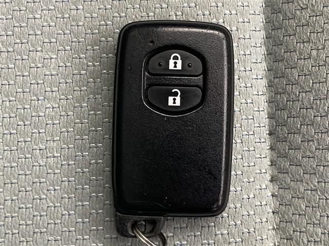 アクア Ｓビジネスパッケージ　純正ナビ　バックモニター　ＥＴＣ　スマートキー　プッシュスタート　セーフティセンス　社外ドラレコ　アイドリングストップ　ＥＴＣ　電動格納ミラー　車線逸脱警報（21枚目）