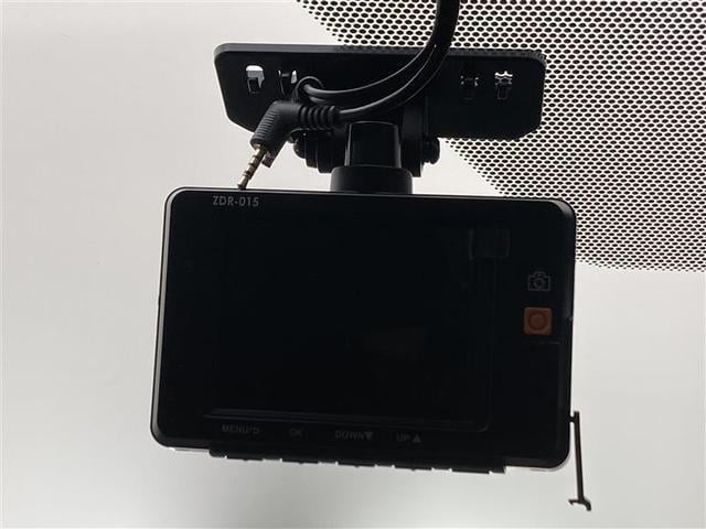 プリウス Ｓ　純正ナビ　ＥＴＣ　ＬＥＤヘッドライト　社外ドラレコ　　レーダークルコン　ブルートゥース　ワンセグ　オートエアコン　ＣＤ再生　純正１５ＡＷ　スマートキー　アイドリングストップ（22枚目）