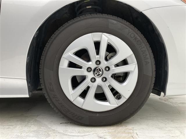 プリウス Ｓ　純正ナビ　ＥＴＣ　ＬＥＤヘッドライト　社外ドラレコ　　レーダークルコン　ブルートゥース　ワンセグ　オートエアコン　ＣＤ再生　純正１５ＡＷ　スマートキー　アイドリングストップ（31枚目）