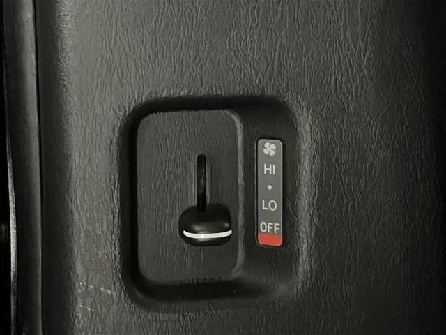 ハイエースバン ロングスーパーＧＬ　純正ナビ　バックモニター　ワンセグＴＶ　ＬＥＤヘッドライト　スマートキー　プッシュスタート　積載量１０００ｋｇ　セーフティセンス　ＣＤ再生　純正１５ＡＷ　ブルートゥース接続　純正ドラレコ（25枚目）