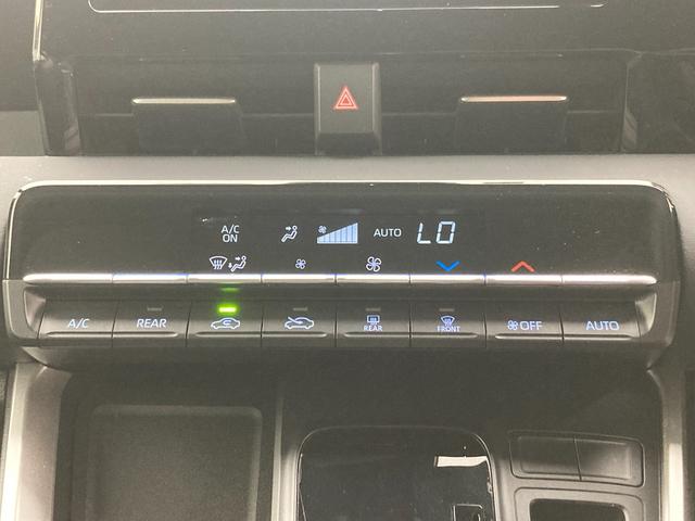 オートエアコンは温度を設定するだけで、自動で風量などを設定してくれます。運転しながら操作も必要ないので、安全性も向上します。