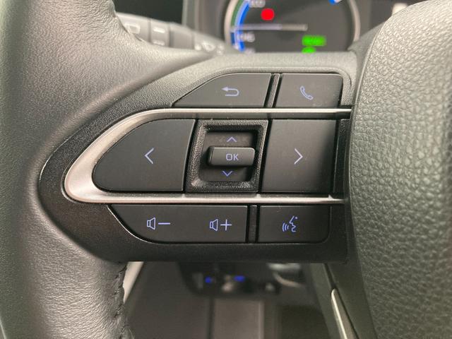 運転中、オーディオの操作をしてて、ハッとしたことはありませんか？ステアリングスイッチは、運転中でもハンドルでオーディオの操作が可能です。安全なドライブをサポートします。