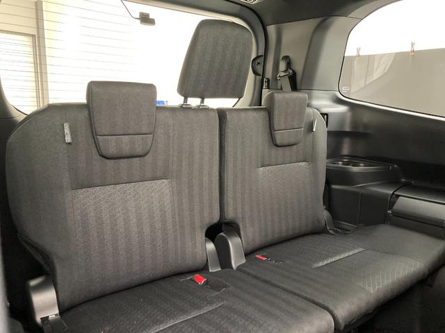 ３列目シートもひろびろとしたスペースを確保しています。大人数でのお出かけもばっちりです！