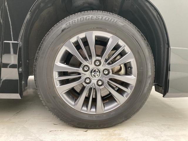 純正１６インチアルミを装備して、見た目も良好です。クルマはやっぱり外見も大切にしたいですよね。純正アルミは高い完成度で、クルマにマッチします。
