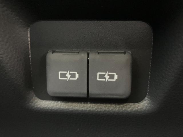 後部座席にもＴｙｐｅ−Ｃ充電が可能です。