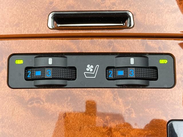 ＩＳ ＩＳ２５０　バージョンＬ　純正ナビ　ＣＤ／ＤＶＤ再生　バックモニター　クルーズコントロール　ＥＴＣ　パドルシフト　ＨＩＤヘッドライト　オートエアコン　パワーシート　本革シート　ＡＵＸ接続　シートヒーター／ベンチレーション（12枚目）