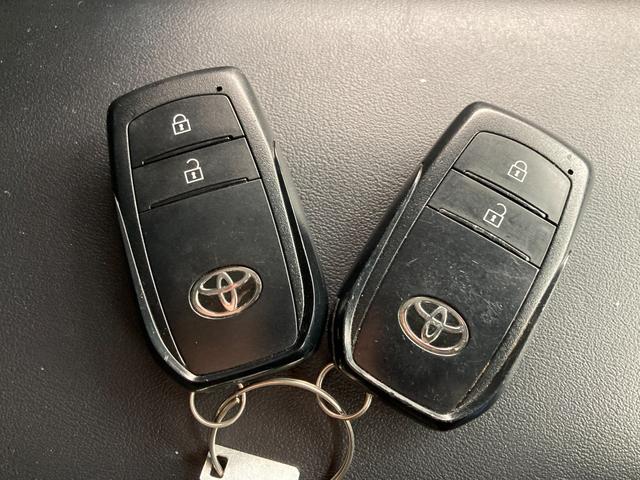 プリウス Ｕ　８インチディスプレイオーディオ　フルセグＴＶ　全方位カメラ　ＢＳＭ　モデリスタフルエアロ　ＥＴＣ２．０　シートヒーター　ステアリングヒーター　スマートキー　ＡＣ１００Ｖ電源　セーフティセンス（25枚目）