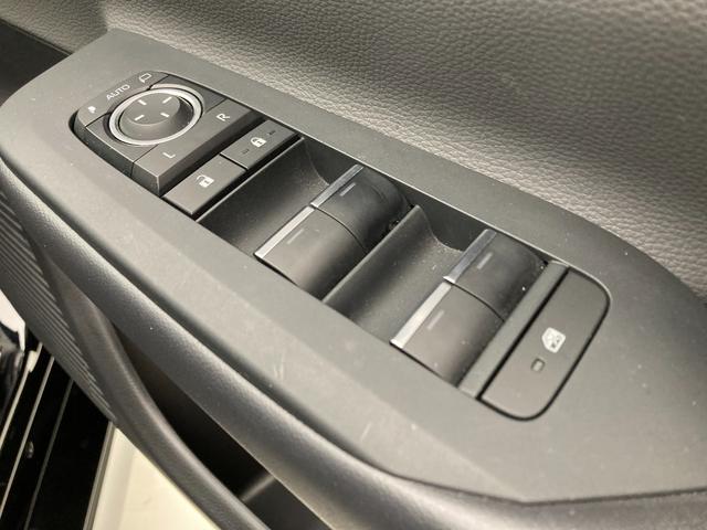 プリウス Ｕ　８インチディスプレイオーディオ　フルセグＴＶ　全方位カメラ　ＢＳＭ　モデリスタフルエアロ　ＥＴＣ２．０　シートヒーター　ステアリングヒーター　スマートキー　ＡＣ１００Ｖ電源　セーフティセンス（26枚目）