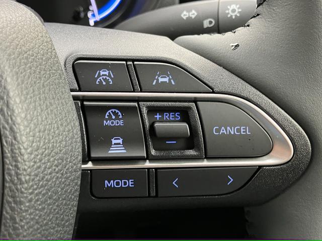 ヴォクシー ハイブリッドＳ－Ｚ　雹害　１０．５インチディスプレイオーディオ　フルセグＴＶ　全方位カメラ　ＢＳＭ　モデリスタフルエアロ　後席モニター　オットマン　シートヒーター　ＣＤ／ＤＶＤ再生　ステアリングヒーター　７人乗り（14枚目）