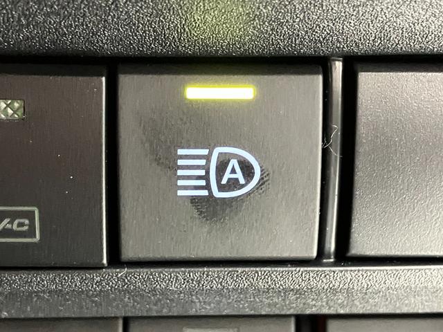 ヴォクシー ハイブリッドＳ－Ｚ　雹害　１０．５インチディスプレイオーディオ　フルセグＴＶ　全方位カメラ　ＢＳＭ　モデリスタフルエアロ　後席モニター　オットマン　シートヒーター　ＣＤ／ＤＶＤ再生　ステアリングヒーター　７人乗り（17枚目）