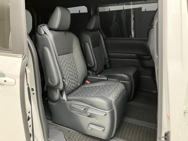 ヴォクシー ハイブリッドＳ－Ｚ　雹害　１０．５インチディスプレイオーディオ　フルセグＴＶ　全方位カメラ　ＢＳＭ　モデリスタフルエアロ　後席モニター　オットマン　シートヒーター　ＣＤ／ＤＶＤ再生　ステアリングヒーター　７人乗り（25枚目）