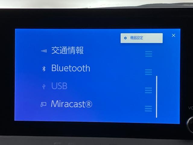 プリウス Ｇ　雹害　８インチディスプレイオーディオ　バックモニター　ＢＳＭ　シートヒーター　Ａｃ１００Ｖ電源　ＥＴＣ２．０　フルセグＴＶ　ウインドシールドデアイサー　ＬＥＤヘッドライト　スマートキー（10枚目）