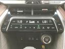 デュアルエアコンとは、運転席と助手席で、個別に温度設定ができる機能です。気温の感じ方は、人それぞれ違うもの。乗る人に優しい機能ですね。