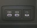 こちらのクルマはUSB接続コネクタも装備されています♪スマホの充電などにお使い下さい。ご旅行中での充電切れも、これなら心配いりませんね!