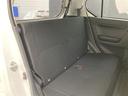 後部座席のスペースもしっかり確保しております。大人の方が乗るにも十分ですね。
