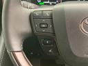 運転中、オーディオの操作をしてて、ハッとしたことはありませんか?ステアリングスイッチは、運転中でもハンドルでオーディオの操作が可能です。安全なドライブをサポートします。