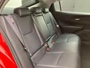 後部座席のスペースもしっかり確保しております。大人の方が乗るにも十分で、チャイルドシートをつけてもお子様の乗り降りもラクラクです。長時間ドライブも疲れにくそうですね。