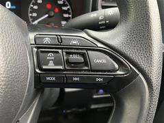 �����μ֤Ȥμִ֤����ꤷ�����ԡ��ɤ�夲����ˤ᤿���ư�ǹԤäƤ�����������Ρ֥졼�������롼���ס���������ΰ�ĤǤ������֤ˤ����Ĥ��ʤ��򤷤���ǽ�Ǥ��� 6