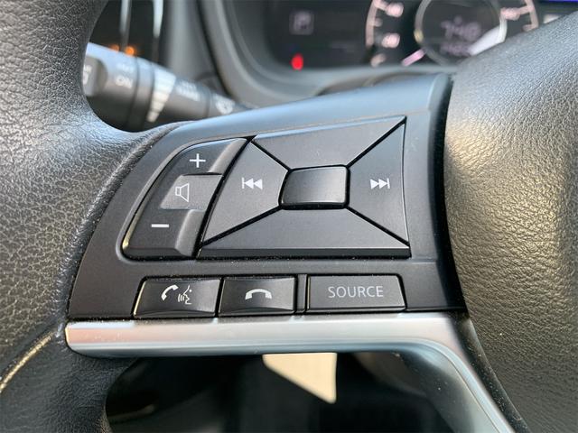 ハンドルにも目立つ傷や擦れは御座いません。目線を大きくそらすことなくボタンの操作を行うことができます。