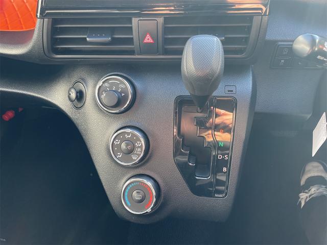 シエンタ Ｘ　ＥＴＣ　バックカメラ　ナビ　レーンアシスト　衝突被害軽減システム　両側スライド・片側電動　オートマチックハイビーム　スマートキー　アイドリングストップ　電動格納ミラー　３列シート　ウォークスルー（5枚目）