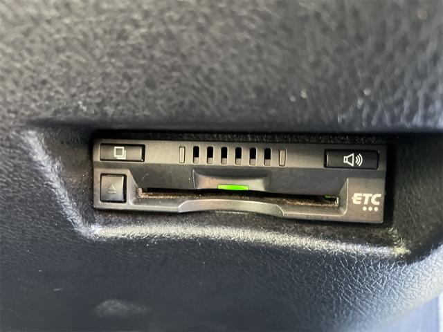 シエンタ Ｘ　ＥＴＣ　バックカメラ　ナビ　レーンアシスト　衝突被害軽減システム　両側スライド・片側電動　オートマチックハイビーム　スマートキー　アイドリングストップ　電動格納ミラー　３列シート　ウォークスルー（7枚目）