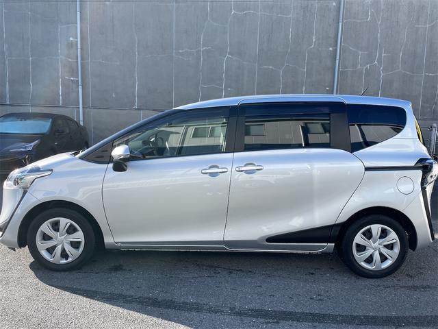 シエンタ Ｘ　ＥＴＣ　バックカメラ　ナビ　レーンアシスト　衝突被害軽減システム　両側スライド・片側電動　オートマチックハイビーム　スマートキー　アイドリングストップ　電動格納ミラー　３列シート　ウォークスルー（12枚目）