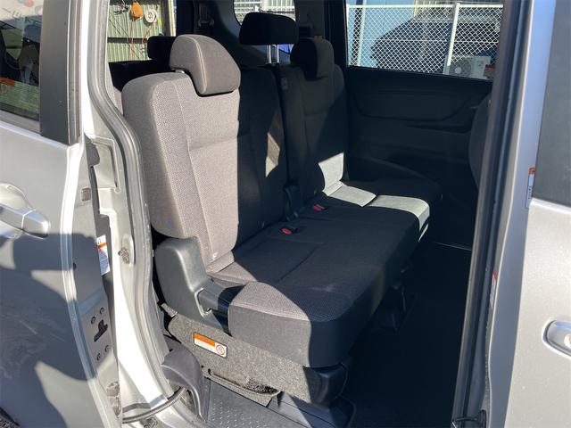 シエンタ Ｘ　ＥＴＣ　バックカメラ　ナビ　レーンアシスト　衝突被害軽減システム　両側スライド・片側電動　オートマチックハイビーム　スマートキー　アイドリングストップ　電動格納ミラー　３列シート　ウォークスルー（28枚目）