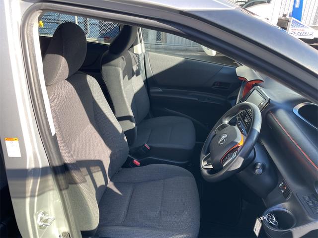 シエンタ Ｘ　ＥＴＣ　バックカメラ　ナビ　レーンアシスト　衝突被害軽減システム　両側スライド・片側電動　オートマチックハイビーム　スマートキー　アイドリングストップ　電動格納ミラー　３列シート　ウォークスルー（29枚目）