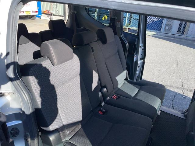 シエンタ Ｘ　ＥＴＣ　バックカメラ　ナビ　レーンアシスト　衝突被害軽減システム　両側スライド・片側電動　オートマチックハイビーム　スマートキー　アイドリングストップ　電動格納ミラー　３列シート　ウォークスルー（31枚目）