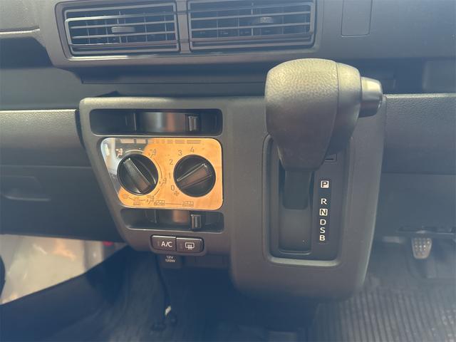 ハイゼットカーゴ スペシャル　軽バン　ＣＶＴ　衝突被害軽減システム　クリアランスソナー　ドライブレコーダー　ＥＴＣ　ナビ　ＴＶ　両側スライドドア　アイドリングストップ　オートライト　ＥＳＣ　エアコン　パワーステアリング（6枚目）