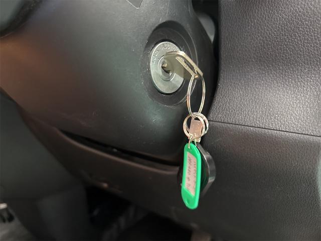 ハイゼットカーゴ スペシャル　軽バン　ＣＶＴ　衝突被害軽減システム　クリアランスソナー　ドライブレコーダー　ＥＴＣ　ナビ　ＴＶ　両側スライドドア　アイドリングストップ　オートライト　ＥＳＣ　エアコン　パワーステアリング（9枚目）