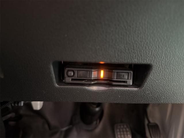 ハイゼットカーゴ スペシャル　軽バン　ＣＶＴ　衝突被害軽減システム　クリアランスソナー　ドライブレコーダー　ＥＴＣ　ナビ　ＴＶ　両側スライドドア　アイドリングストップ　オートライト　ＥＳＣ　エアコン　パワーステアリング（11枚目）