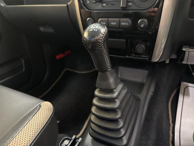 必ず使用するシフトレバー。確りと確認したいですね。