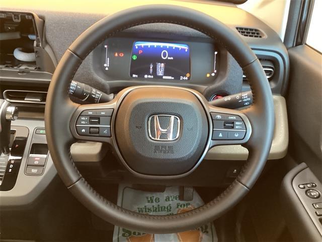 フリード エアー EX バックカメラ クリアランスソナー オートクルーズコントロール レーンアシスト 衝突被害軽減システム 両側電動スライドドア オートライト LEDヘッドランプ スマートキー 電動格納ミラー シートヒーター(6枚目)