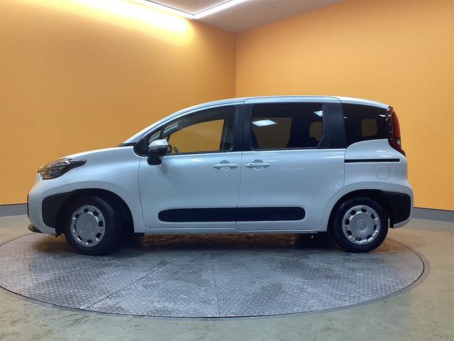 シエンタ ハイブリッドＸ　クリアランスソナー　オートクルーズコントロール　レーンアシスト　衝突被害軽減システム　両側スライド・片側電動　オートマチックハイビーム　オートライト　ＬＥＤヘッドランプ　スマートキー　電動格納ミラー（6枚目）