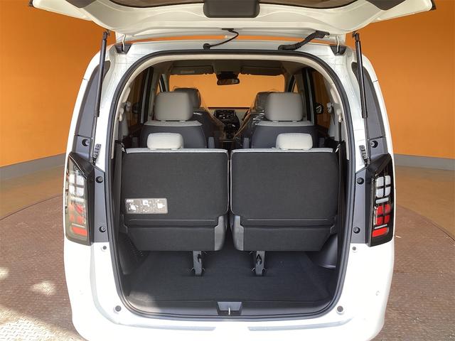 フリード エアー　バックカメラ　クリアランスソナー　オートクルーズコントロール　レーンアシスト　衝突被害軽減システム　両側電動スライドドア　オートライト　ＬＥＤヘッドランプ　スマートキー　電動格納ミラー　３列シート（9枚目）