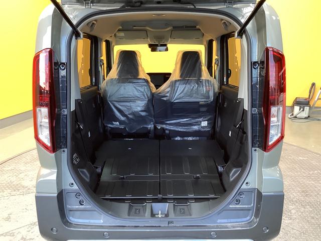 スペーシアギア ハイブリッドＸＺ　両側電動スライドドア　クリアランスソナー　オートクルーズコントロール　レーンアシスト　スマートキー　アイドリングストップ　電動格納ミラー　シートヒーター　ＣＶＴ　ＥＳＣ　オットマン　ルーフレール（13枚目）