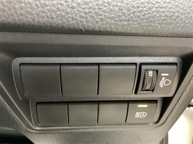 オートマチックハイビームが搭載されており、ハイビームとロービームを自動で切替え、夜間の歩行者などの早期発見をサポートします。